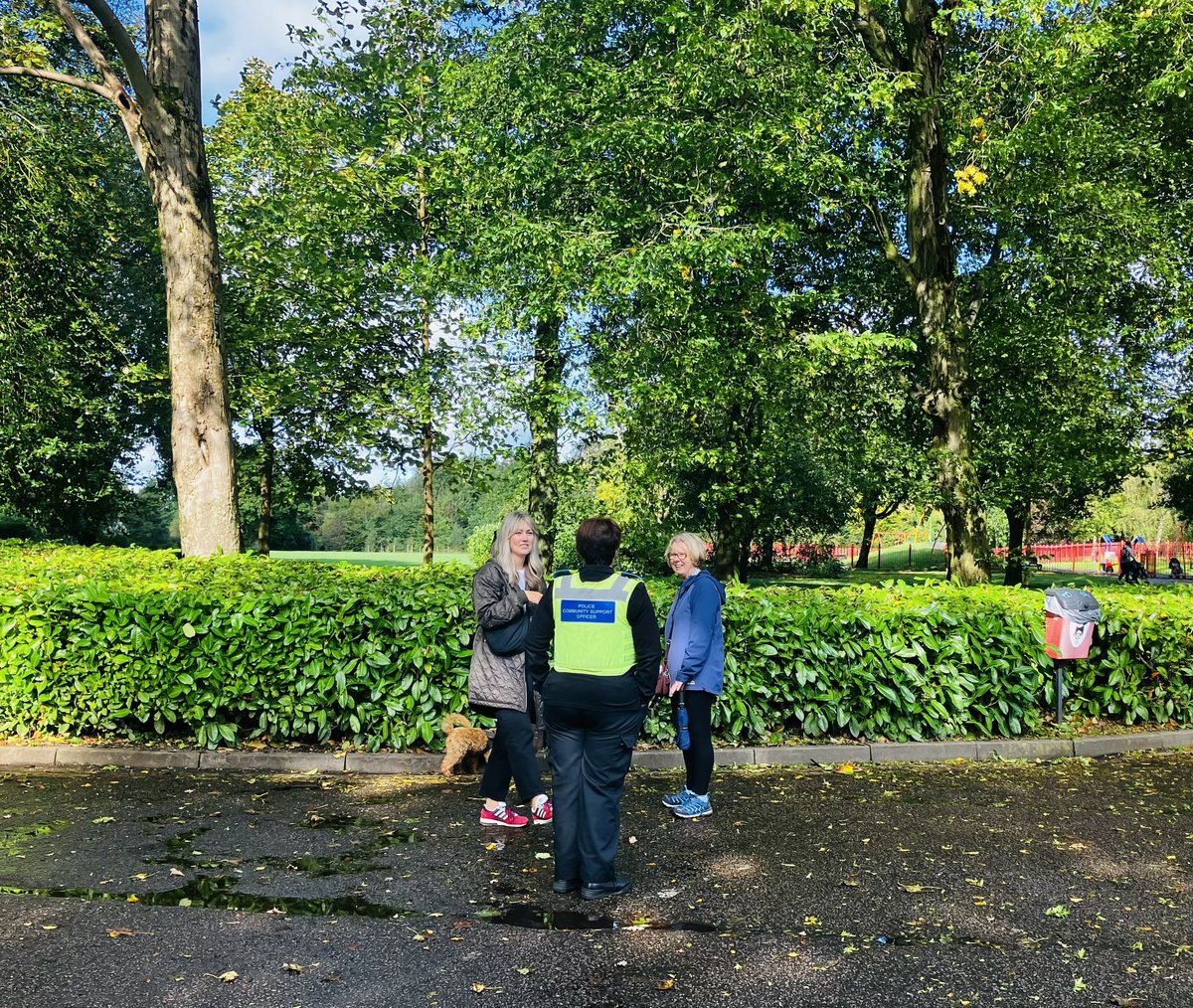 MoseleyHeathWMP's tweet photo. High visibility patrols in Kings Heath today around our hot spot locations and green spaces including Kings Heath Park👮‍♀️ @BhamCityCouncil were out on the High Street for parking enforcement so thank you both for your hard work today in the area⛔️ 
@NKirkpatrickWMP #opeternity https://t.co/pbTp9Mx9NV