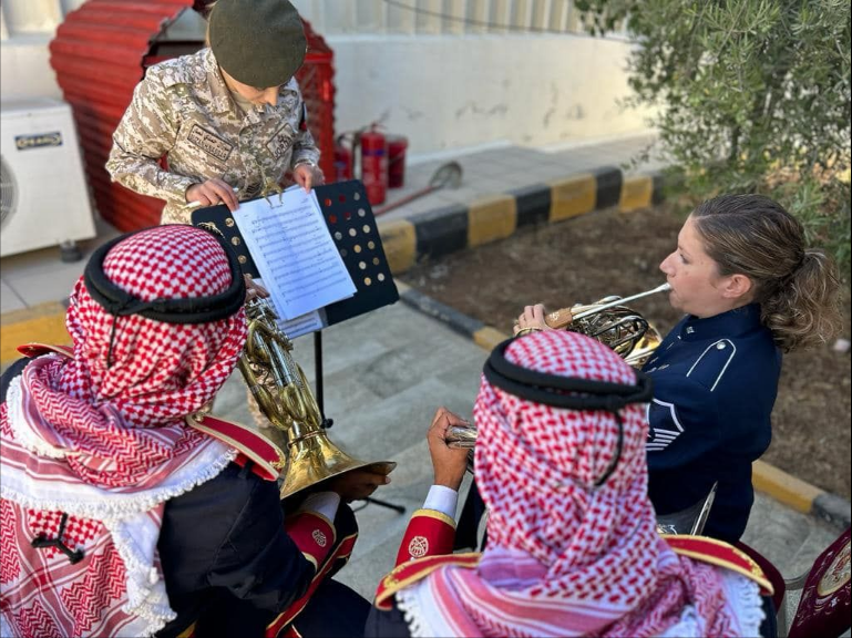 USAFCENT's tweet image. Recently in Jordan, the @afcentband celebrated the 76th birthday of the @usairforce alongside the Jordanian Armed Forces Band, marking the occasion while also highlighting the strength of our partnership. 🇯🇴 🇺🇸
#partnerforstrength @USEmbassyJordan @CENTCOM