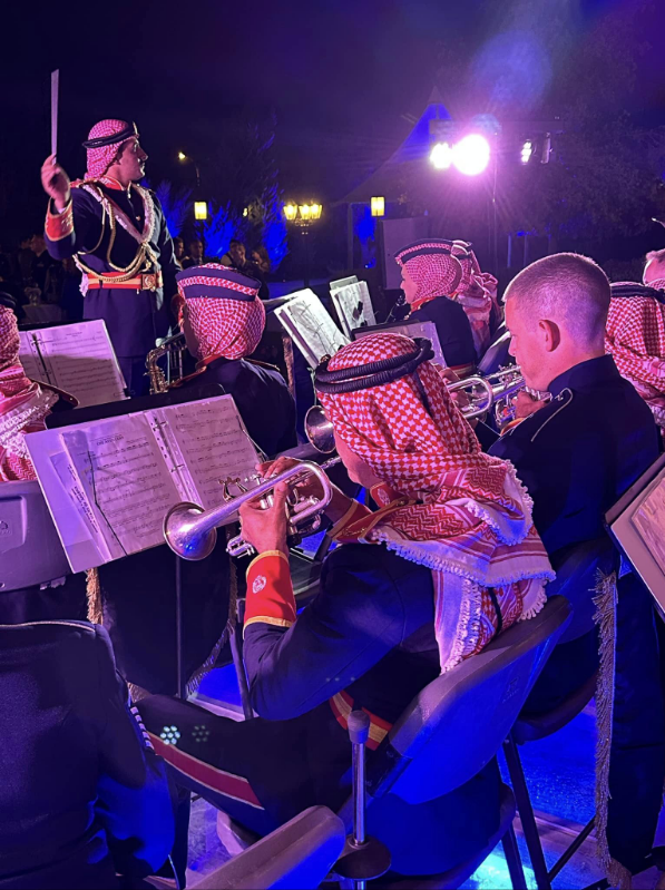 USAFCENT's tweet image. Recently in Jordan, the @afcentband celebrated the 76th birthday of the @usairforce alongside the Jordanian Armed Forces Band, marking the occasion while also highlighting the strength of our partnership. 🇯🇴 🇺🇸
#partnerforstrength @USEmbassyJordan @CENTCOM