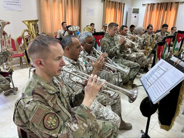USAFCENT's tweet image. Recently in Jordan, the @afcentband celebrated the 76th birthday of the @usairforce alongside the Jordanian Armed Forces Band, marking the occasion while also highlighting the strength of our partnership. 🇯🇴 🇺🇸
#partnerforstrength @USEmbassyJordan @CENTCOM
