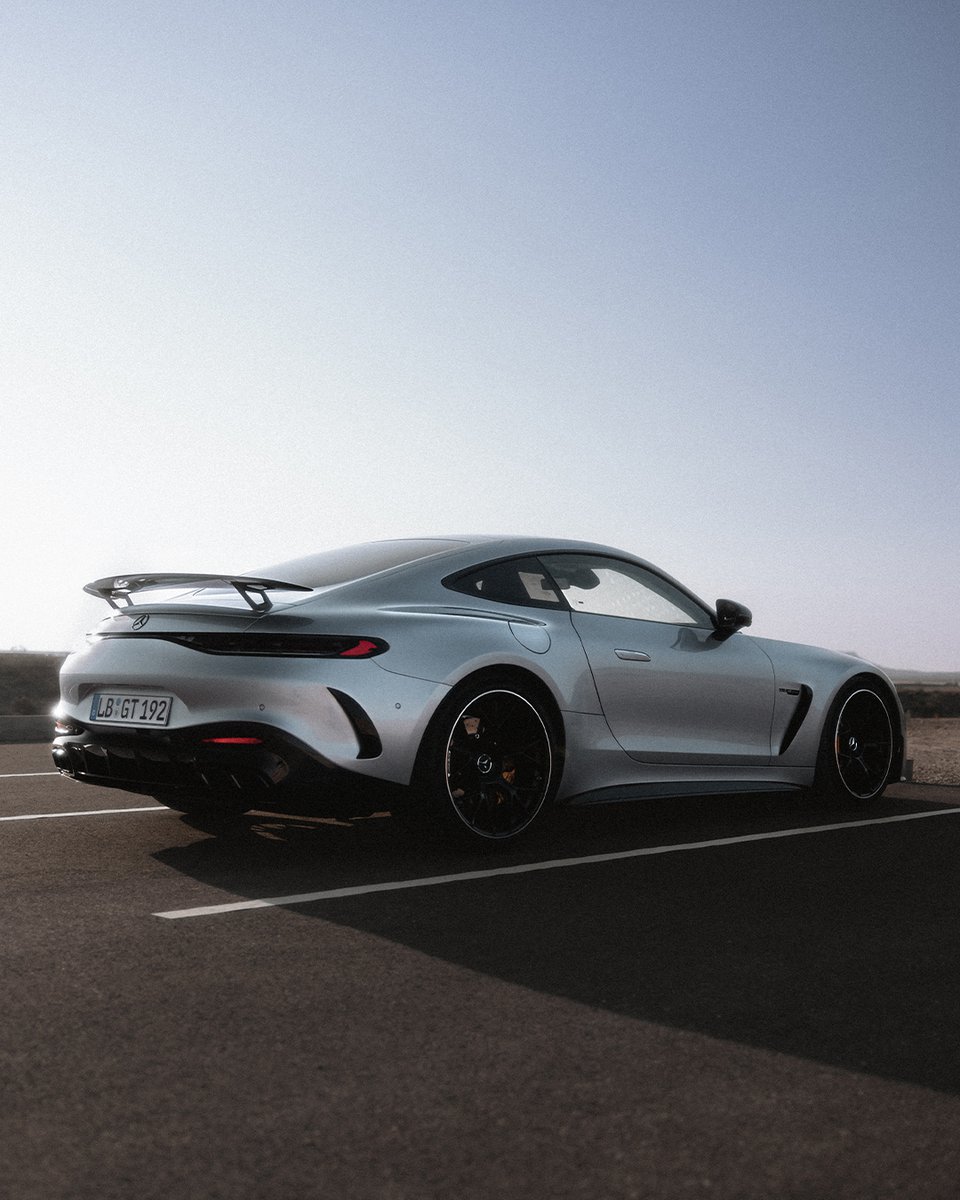 Der neue Mercedes-AMG GT ist der erste mit Allradantrieb. Weitere Merkmale sind die Hinterachslenkung und AMG ACTIVE RIDE CONTROL für sensationelle Fahrstabilität, Sicherheit und Agilität. 

SO INTENSE. SO AMG.

#MercedesAMG #AMG #AMGPremiere #AMGThrill #SOAMG