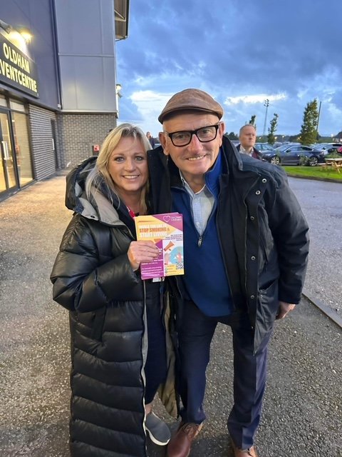 We have @Frank_Rothwell supporting us tonight in giving out Stop Smoking information.  
We have had some great conversations with the fans too. @optimusROZE #Stoptober #MakeSmokingHistory 

Stop smoking and good things happen