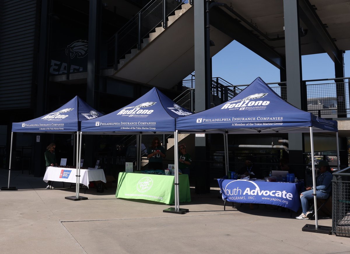 PHLYINS's tweet photo. PHLY is proud to partner with the #PhiladelphiaEagles to honor #nonprofits doing great work before @Eagles home games. 🏈

Congratulations to @YAPInc, @breakfromcancer, &amp; @americancancer for being highlighted at #WASvsPHI! #FlyEaglesFly https://t.co/v8A5v0uevE