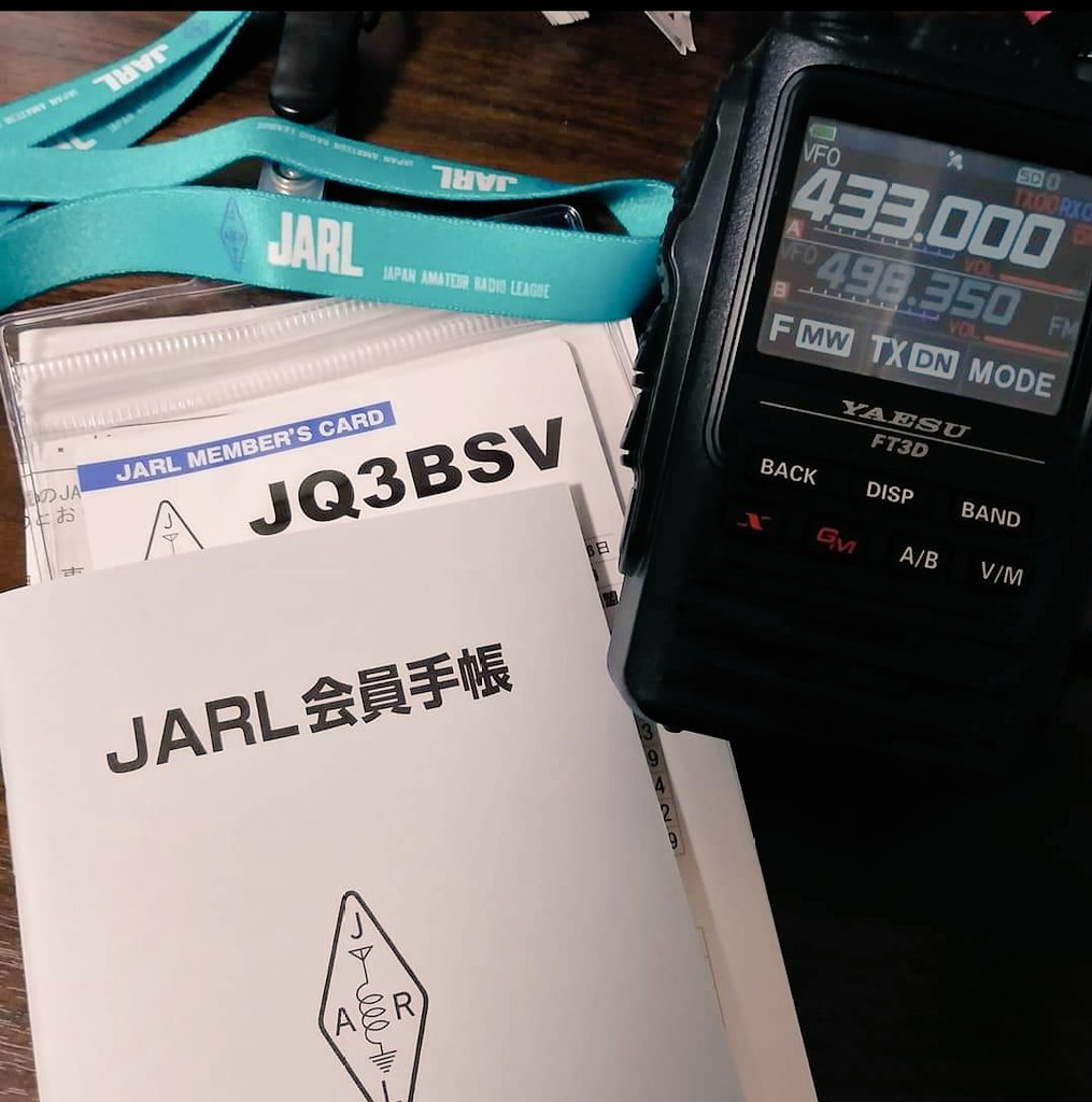 hamradio_1204's tweet photo. 9月末で #アマチュア無線
3年目を迎えました🤭
災害時の非常通信を目的に
#FT3D を購入もハマったきっかけはハンディ機で #8J1RL と交信出来た時の震える程の歓喜🤭と無謀にもハンディ機でコンテストに挑戦を試みる私の前に現れた大きな他局のモービル八木📡を目にした時の敗北感が今の私をここに…😀 https://t.co/kTdSrnqhs8