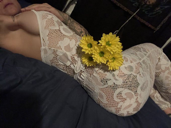 Big Skype sale today  https://t.co/y5Q34KJ6BD 🤤🤤🤤 https://t.co/Q5noq1LTwQ