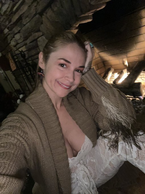 Big Skype sale today  https://t.co/y5Q34KJ6BD 🤤🤤🤤 https://t.co/Q5noq1LTwQ