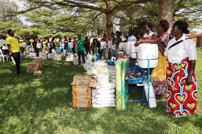 CaritasRwanda's tweet photo. With the aim of strengthening ECDs, @CaritasRwanda, through the #ECD_Project funded by @PlanRwanda, distributed various materials to 43 #HBECDs in @GatsiboDistrict on October 3, 2023. ECD committees say these materials will raise parents' awareness of the importance of #ECD. https://t.co/msIMgeRGhZ