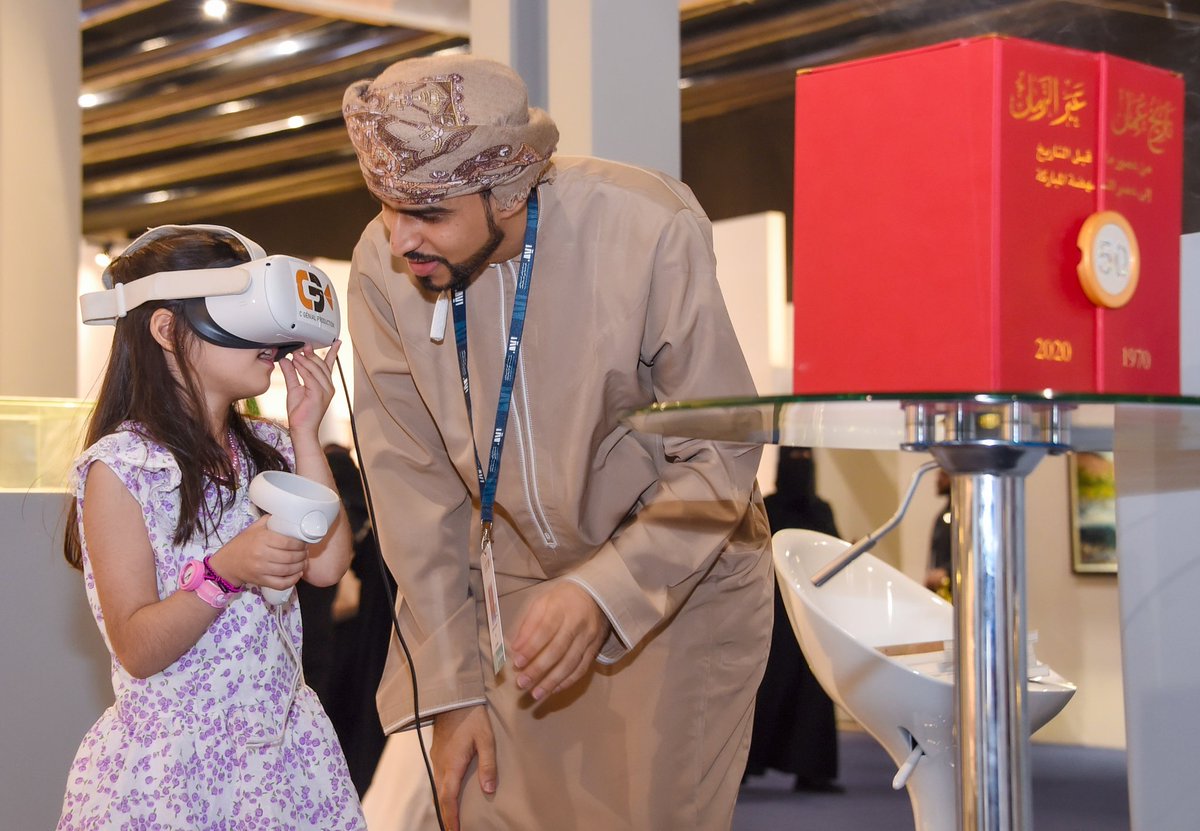 OmanNewsAgency's tweet photo. تقنية الواقع المعزز تنقل زائر معرض #الرياض الدولي للكتاب بين عراقة تاريخ #سلطنة_عُمان وازدهار الحاضر.

https://t.co/Atnzd4uY6B

#العُمانية https://t.co/HHtnCedFUv