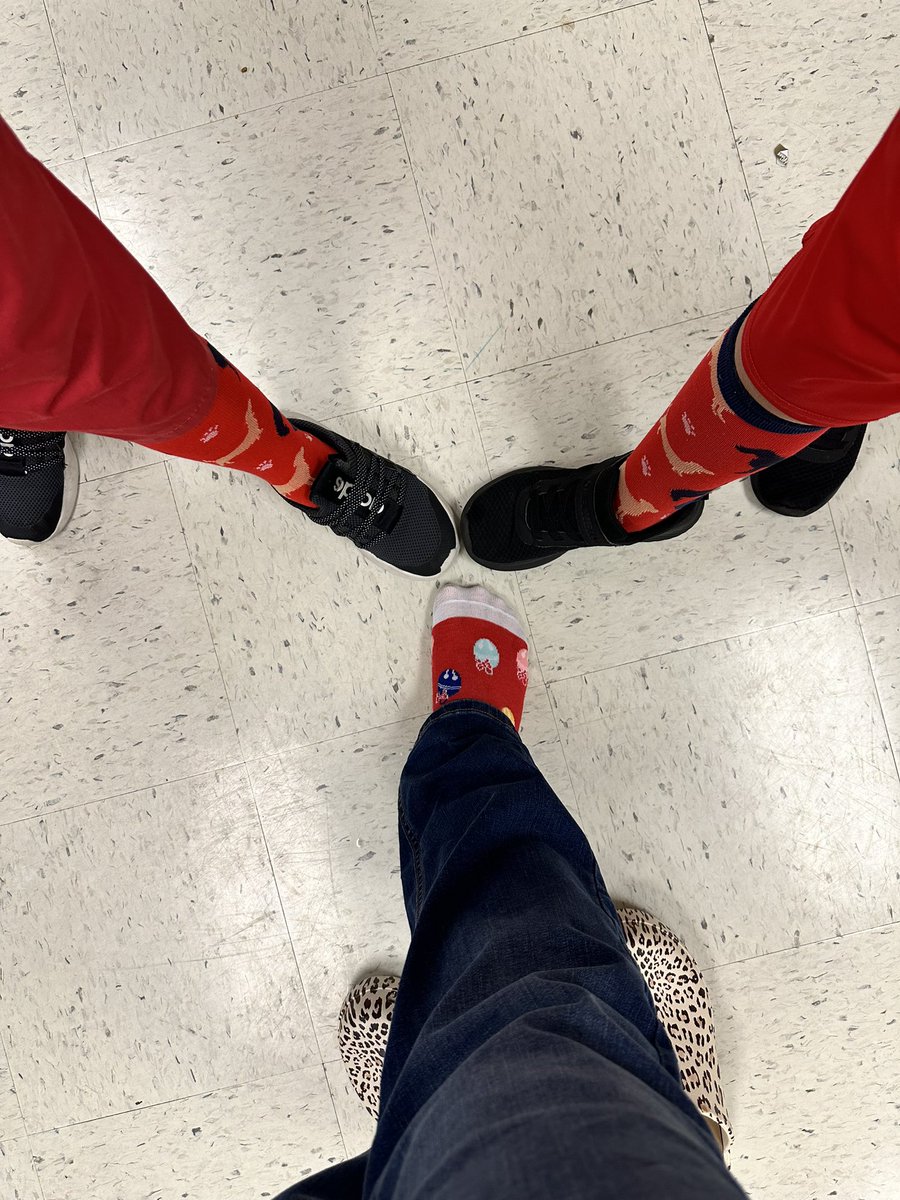 ❤️ We wore red socks to support #DyslexiaAwarenessMonth ❤️ @Rockets120 @McAllenISD #rocketpride