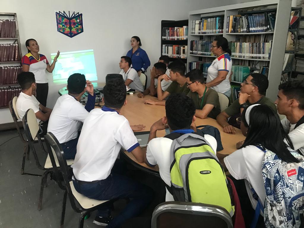 UNEFA Yaracuy en el Marco de martes de lectura se realizó, una actividad en homenaje a Robert Serra, con 22 estudiantes del 4to sem de Ing. Civil en los espacios  de la Sede San Felipe, se les proyecto el documental Robert Serra, Caminos de Liderazgo un Revolucionario de Corazón.