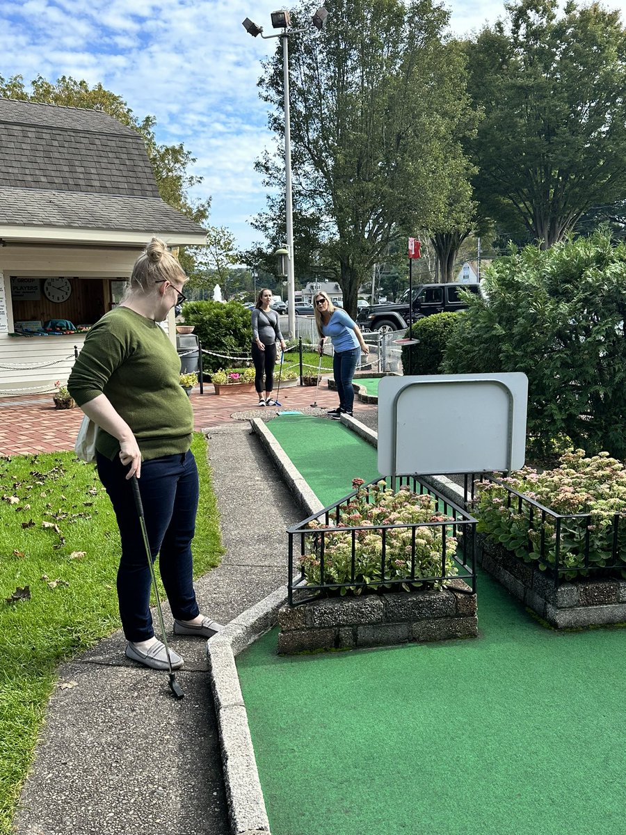 UConn_ID's tweet photo. Had the best time mini-golfing for the Fellow Wellness event!⛳️🏌️‍♀️🏌️‍♂️🍦#teamUConnID #minigolf https://t.co/tqXiHpSmHa