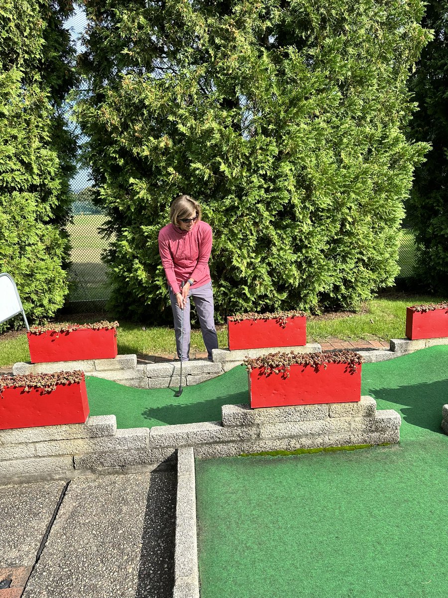 UConn_ID's tweet photo. Had the best time mini-golfing for the Fellow Wellness event!⛳️🏌️‍♀️🏌️‍♂️🍦#teamUConnID #minigolf https://t.co/tqXiHpSmHa