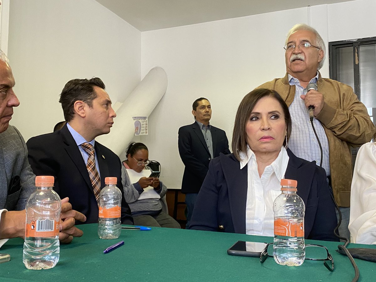 FedeChavezMX's tweet photo. Hoy estoy presente en la reunión entre víctimas de múltiples delitos que no han recibido atención adecuada por parte de la @FiscaliaCDMX y miembros del Consejo Judicial Ciudadano.

Cada caso debe ser evaluado y atendido, debemos fortalecer el Estado de Derecho. https://t.co/dud7dPuqDs