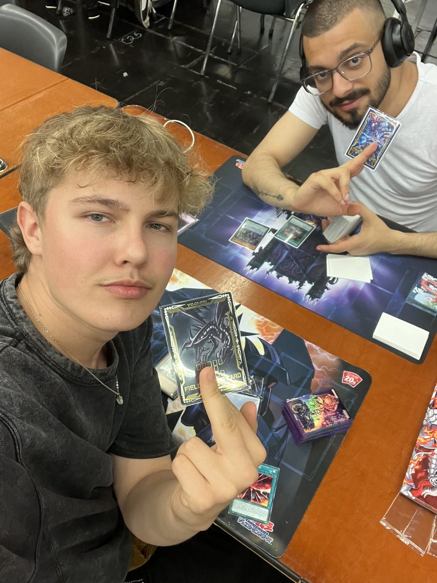 AanenLevi's tweet photo. Whent to Dortmund as a new player playing for 1 month whent 4-3-2 at ycs putting the yugioh grind. Played marinces at Dortmund also bought my high tier deck there to grind for the year. Here are some amazing pictures of the guys I met. was nice to meet online buddys. #yugiohtcg https://t.co/wBkPVjnLBC