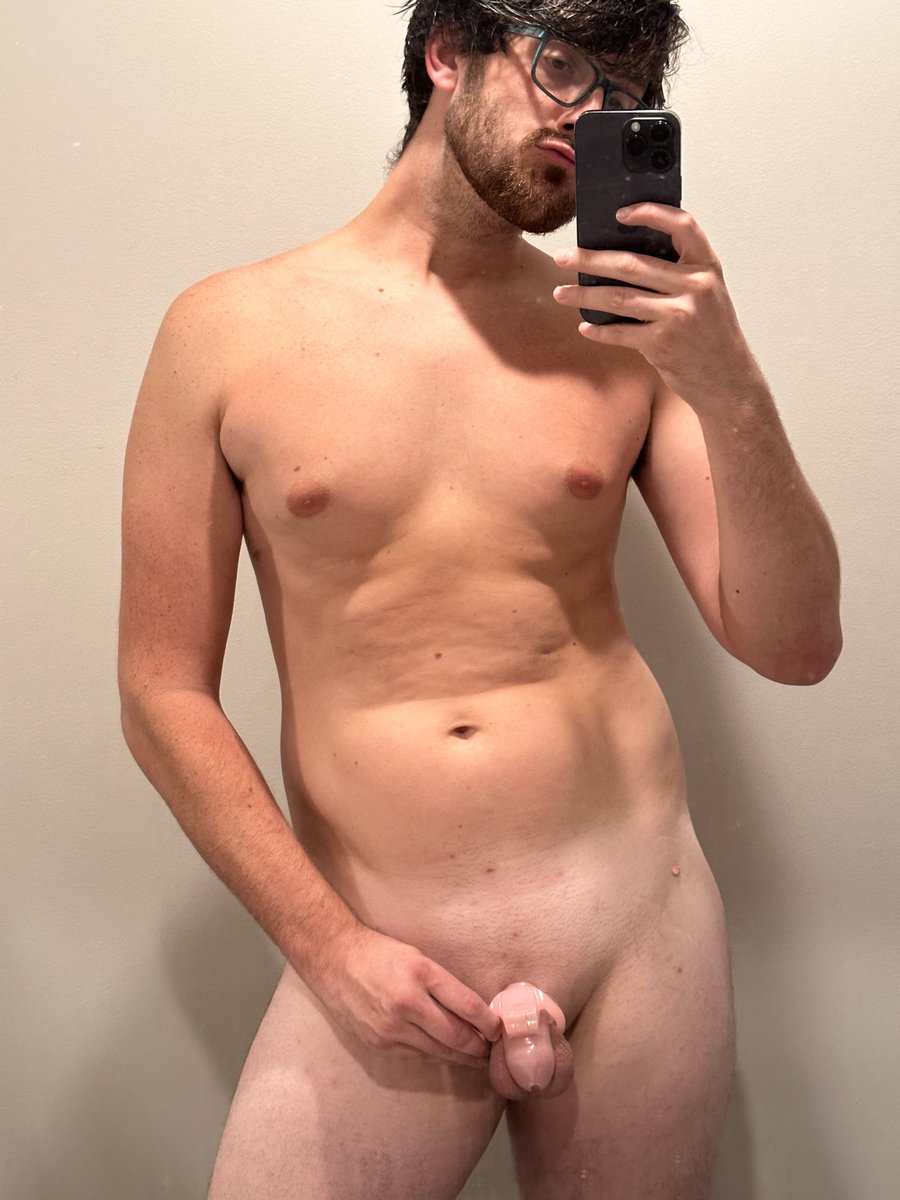 DiaperedDaddyy's tweet photo. Happy #Locktober!! Thought I should join in this year! Guess I’m not done till the third of November though 🥵 https://t.co/ap6At0btrH