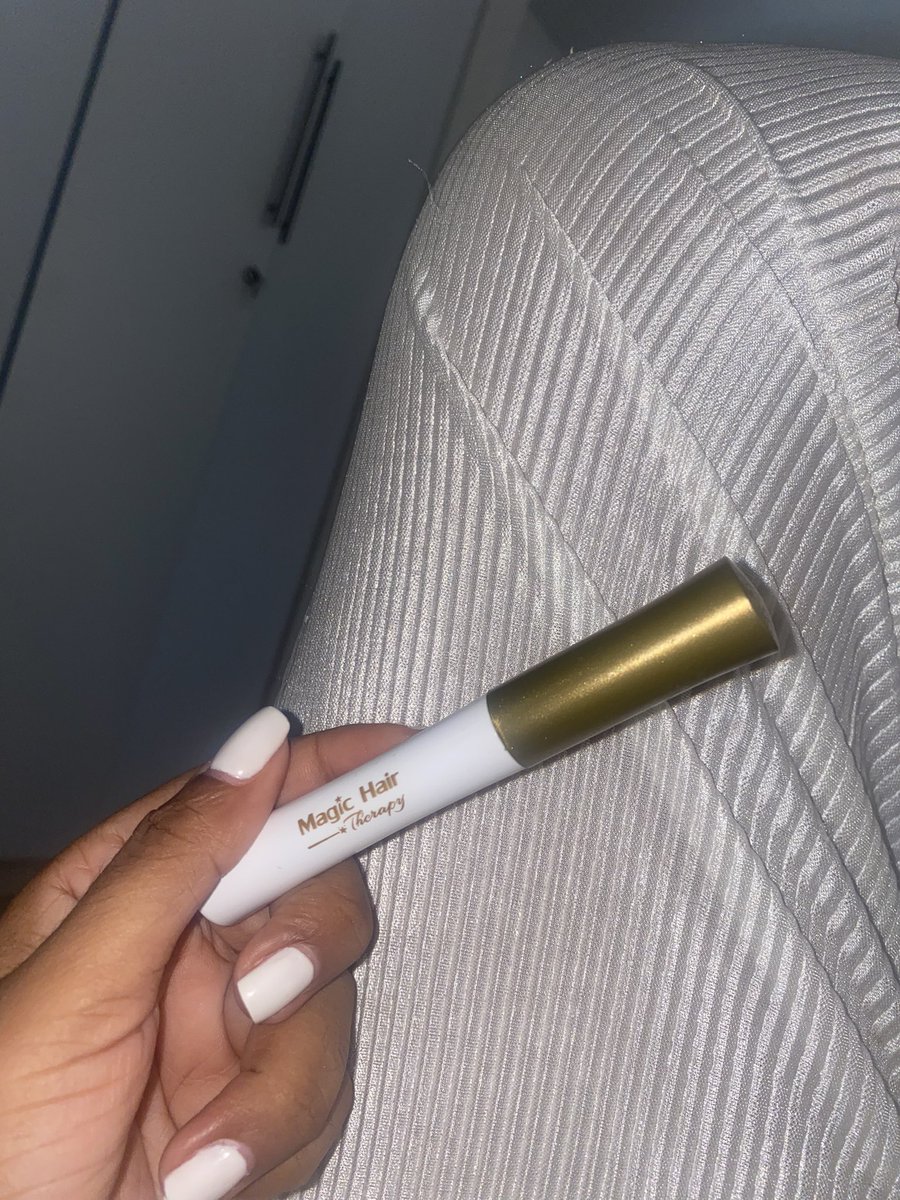 MariaLauraGP7's tweet photo. Hace un tiempo entre en la moda de las pestañas y quedé sin unaaaa! Oigan y este producto me salvo la vida me saco pestañas y cejas en menos de un mes 😍😍 lo amo #MagicHair https://t.co/4BnpCQG2qA