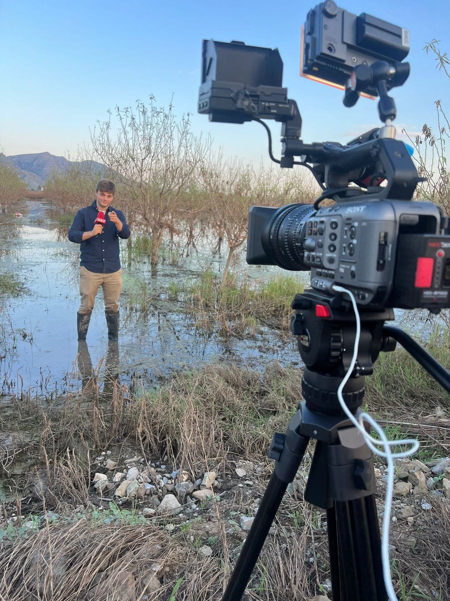 Cooler Dreh, oage Bilder, Füße sind nass. Heute in der #zib1 und #zib2, live aus dem Hochwassergebiet in 🇬🇷