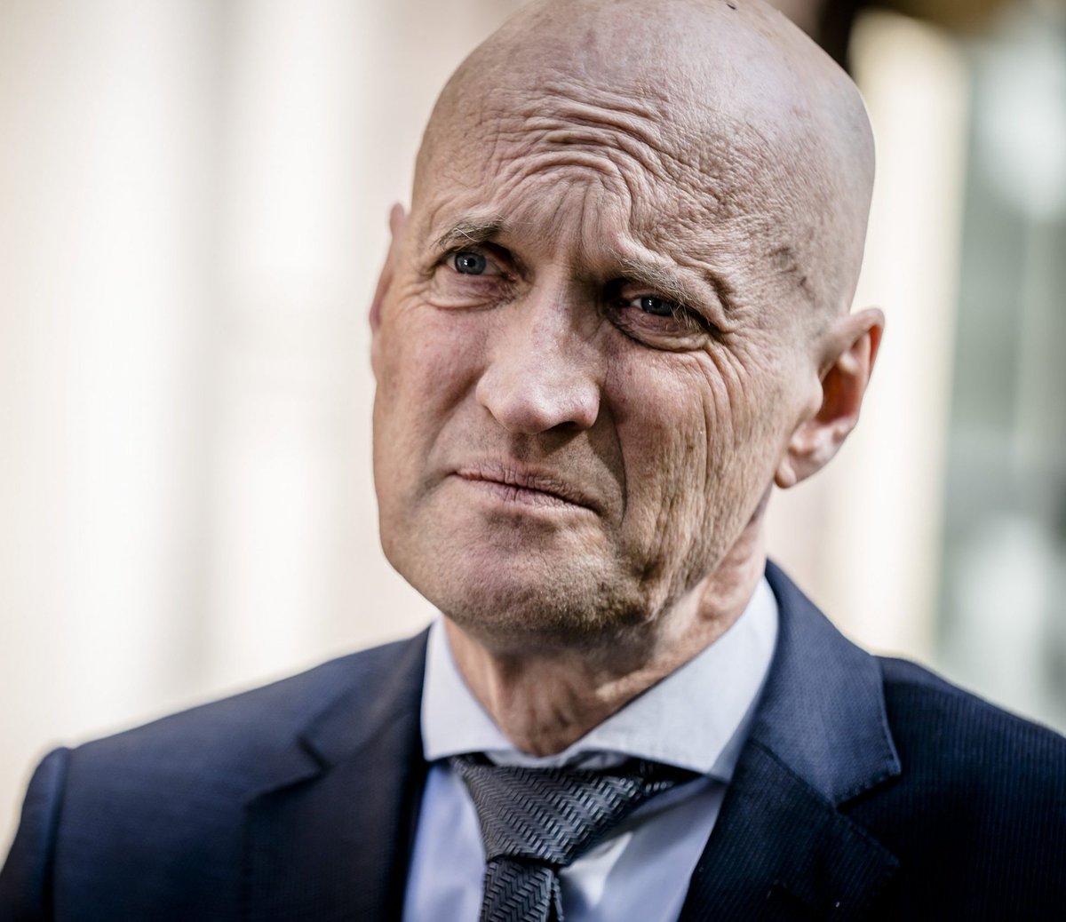 Veel mensen kregen hartklachten &amp; hersenbloedingen na vaccins. 
Kuipers hield onderzoek naar vaccinatie-schade tegen, debat over #oversterfte wordt gesaboteerd, toch komt er een nieuwe vaccinatie-ronde!

Doe een ❤️ &amp; RT als je Kuipers ook SPUUGZAT bent!