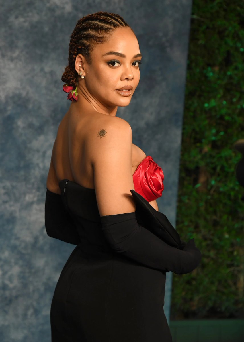JuanC_Rdgz's tweet photo. π¬ Happy Birthday Tessa Thompson ππ¬
#TessaThompson #MeninBlackInternational #MollyWright #AgentM #ThorRagnarok #AvengersEndgame #ThorLoveandThunder #Valkyrie #Scrapper142 #KingValkyrie #HappyBirthdayTessaThompson https://t.co/1SIxNjfDML