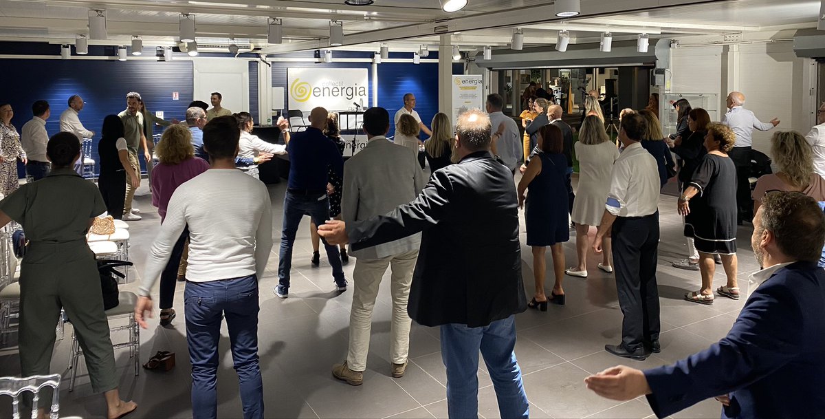 NiceMatinEco's tweet photo. Les 70 membres du collectif Energia porté par @claireperadotto ont parlé (et mis en pratique !) les thèmes de l’accélération et de la résonance lors de cette soirée Wahou où tous ont appris qqch. @ChopardAuto @IKEA_France @EDHEC_BSchool https://t.co/rPm4Df2eCZ