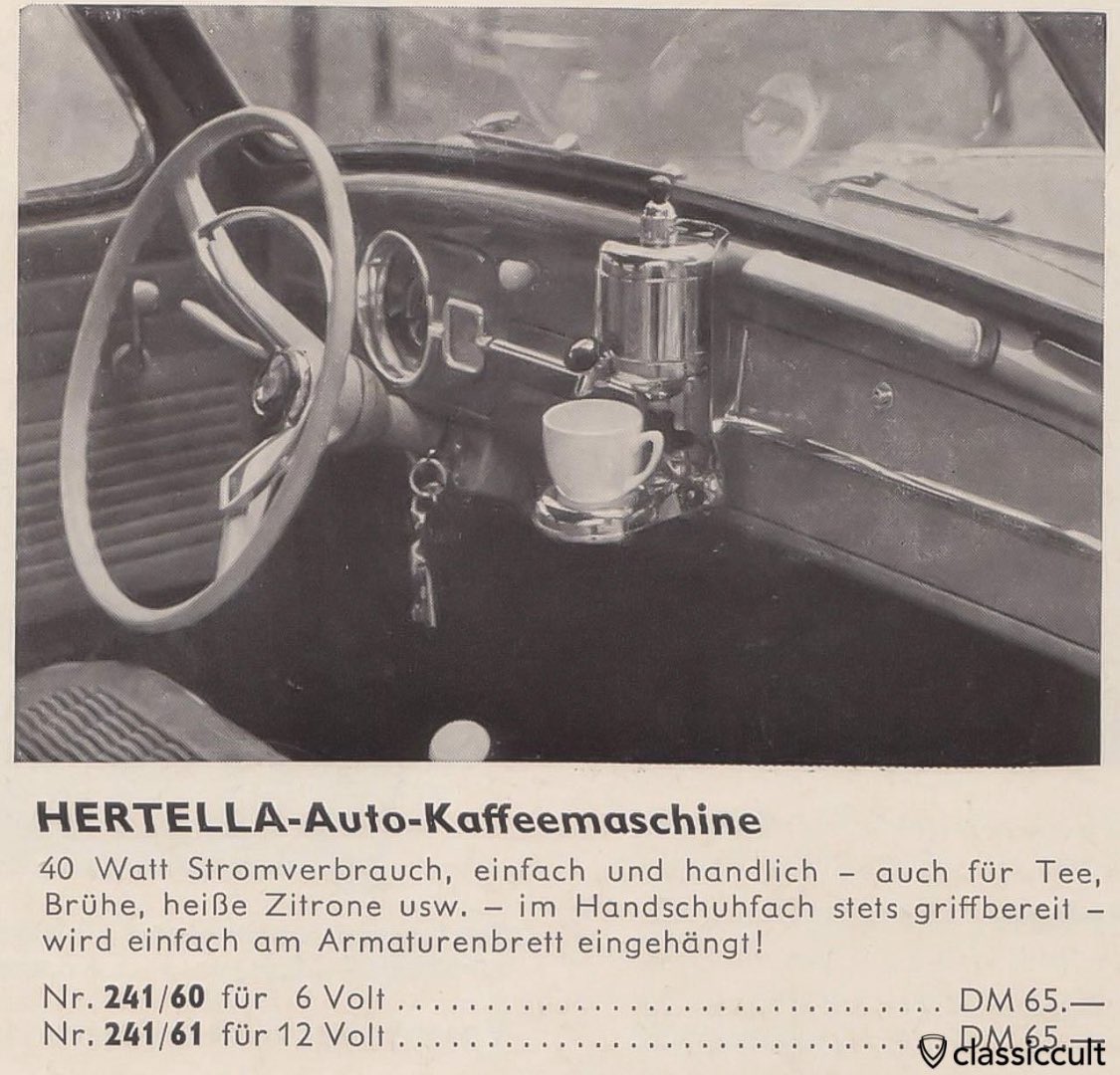 En 1959, <a href="/VW/">Volkswagen</a> proposait une cafetière  en option pour ses coccinelles ! 
Elle se fixait sur le tableau de bord, pour rester éveillé pendant les longs trajets.