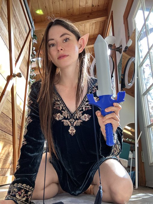 Hero, show me exactly how your sword seals the darkness? https://t.co/Hb00e2v7r5