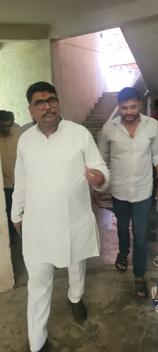 BacchaPasi's tweet photo. मैं अकेला ही चला था जानिब-ए-मंज़िल मगर, लोग साथ आते गए और कारवाँ बनता गया`

#पासी
#pasi https://t.co/4vLvcy6qwQ