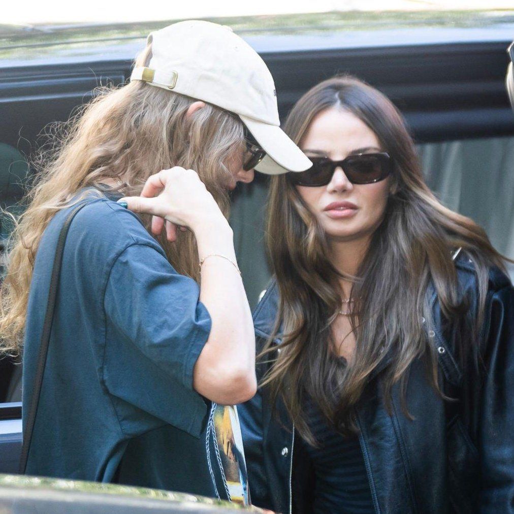 📸| @TaylorSwift13 with Keleigh Teller recently!