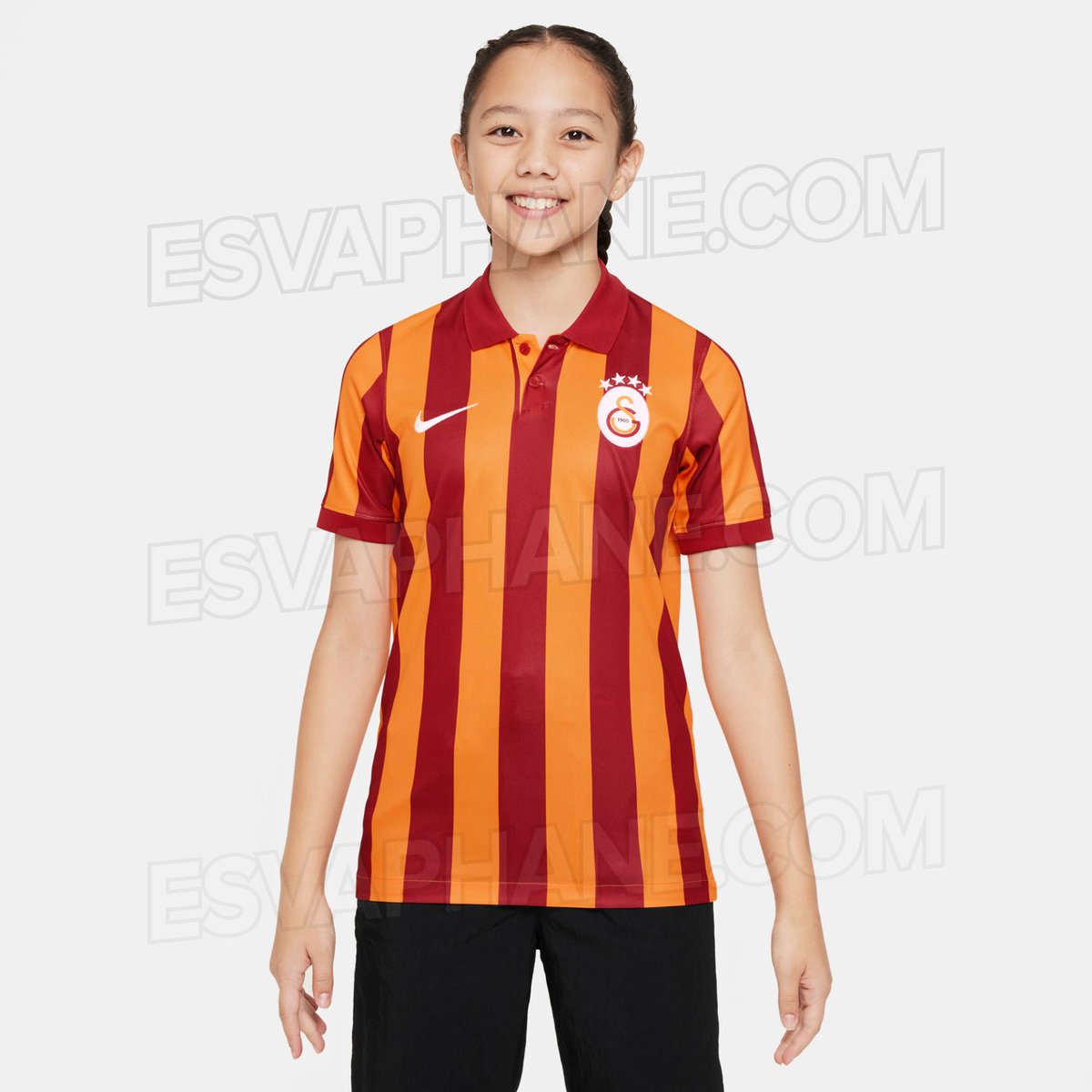 galatasaray çubukluların tarih boyu süregelen ikilemi

// beyaz şort x siyah şort