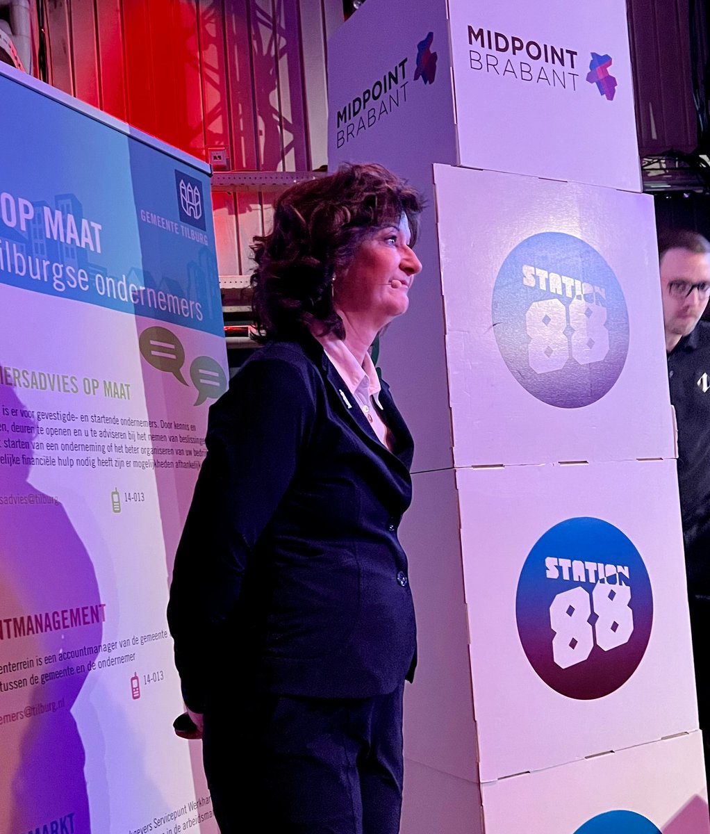 @daniellebraunOL in Tilburg bij <a href="/station88HOI/">Midpoint Brabant Services</a> <a href="/clubsmederij/">Club Smederij</a> was echt een daverend #succes. 
We boffen met zo’n inspirerende vrouw. Blijf in contact! Maak je totem. Wie wil je zijn? Aandacht is het nieuwe goud &amp; #ondernemersadvies kan dit  #Ondernemers in <a href="/gemeentetilburg/">gemeentetilburg</a> bieden