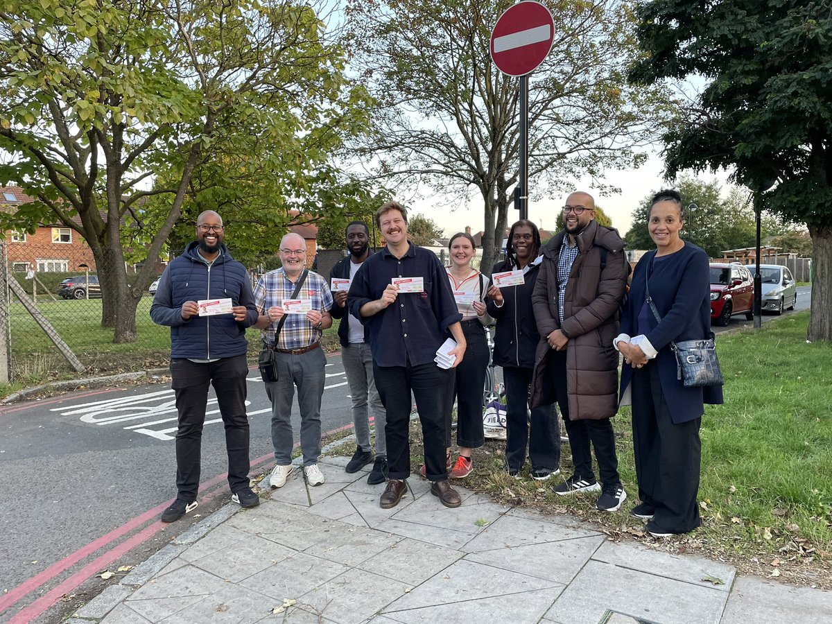 IbrahimAli1_'s tweet image. Final push in White Hart Lane for our Labour candidate Liam Carroll @LCS_Carroll 

With fellow councillors @AnneStennett, @AhmedMMahbub &amp;amp; Holly Harrison-Mullane

#VoteLabour in the South Tottenham and White Hart Lane by election tomorrow 🌹