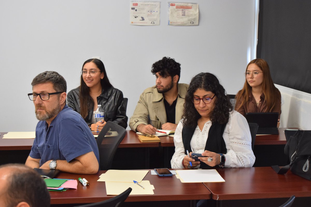 #Galería El pasado viernes 29 de septiembre se realizó el Taller #NoSomosExpedientes dirigido a colectivoa de búsqueda, solidarios, estudiantes y profesores de la Ibero Tijuana. Agradecemos a Centro Prodh por la capacitación y por sus atenciones.