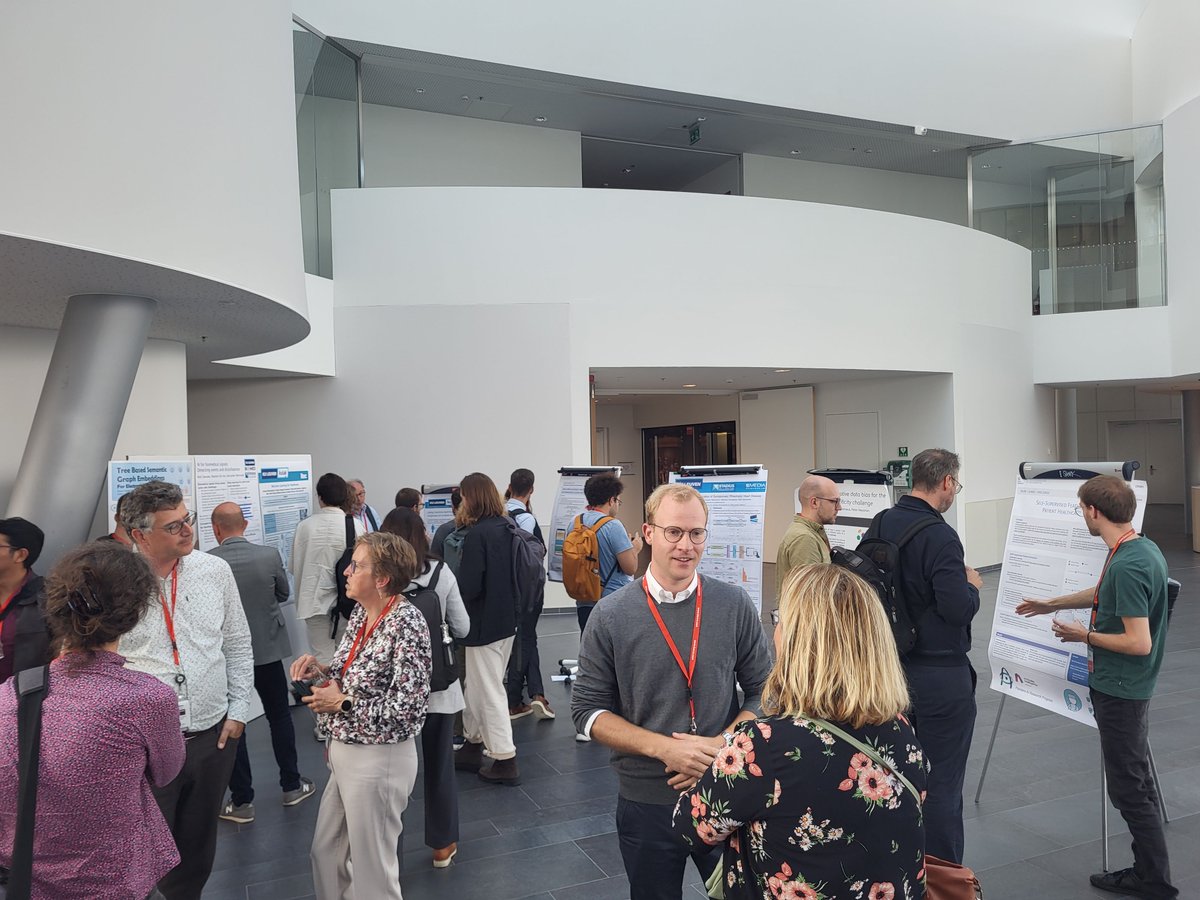 Tom_Kimpe's tweet photo. Really enjoyed today’s @VAIAcad highway session on Innovative #AISolutions for Personalized #Healthcare. Great presentations, interesting PhD posters, and lots of networking opportunity in an inspiring environment. https://t.co/hvbMb2mBDq