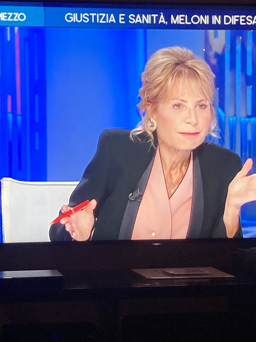 RiccardoRossi's tweet image. Penna rossa a posto! ⁦@montblanc_world⁩ #lilligruber #ottoemezzo