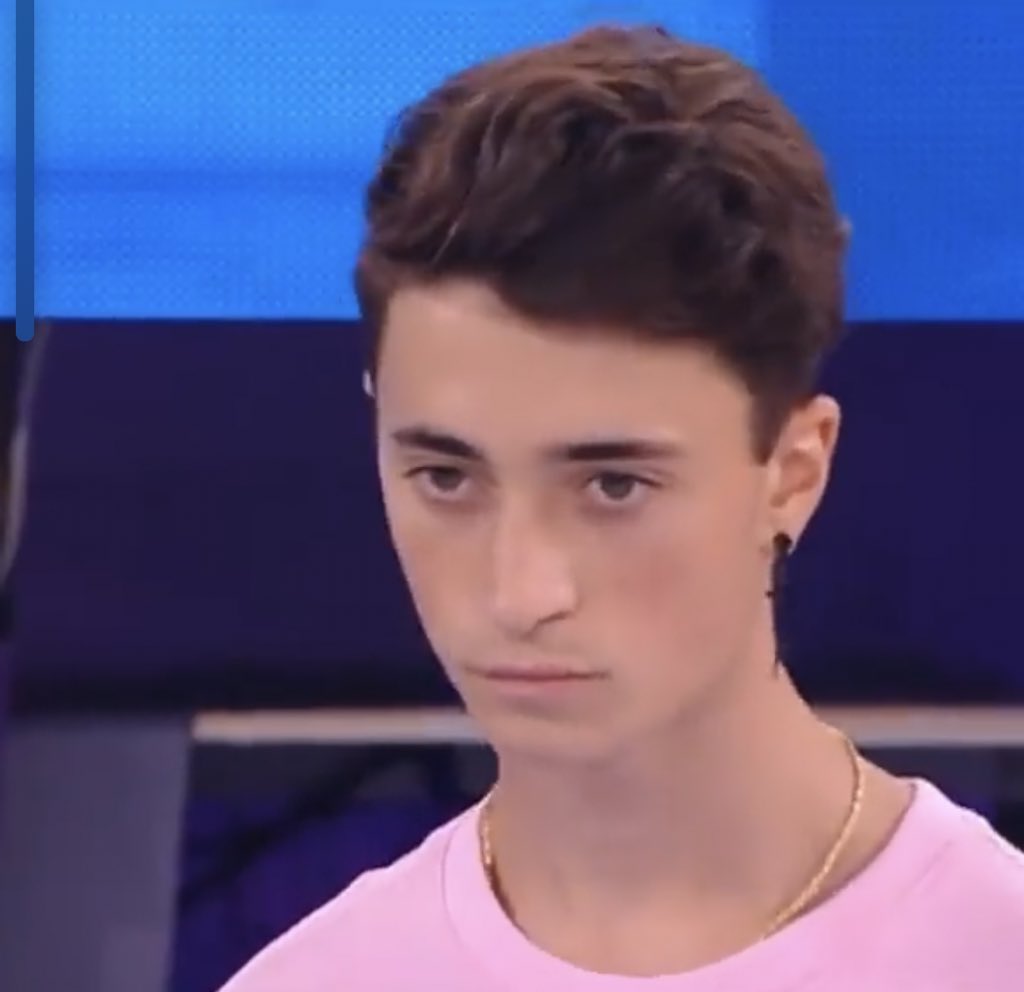 giv3youmyl0ve's tweet photo. anche io mattia https://t.co/6yWFzBJIZD