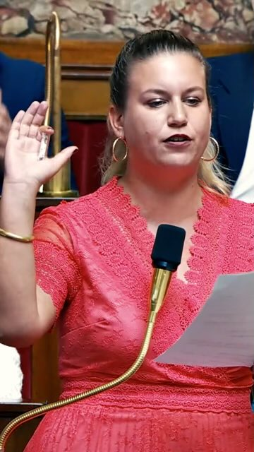 ceniouz's tweet photo. 🪳 Scandale à l'Assemblée Nationale

Après vérifications des services sanitaires diligentés sur place, il s'avère que la #fiole brandie par la députée Mathilde #Panot ne contenait pas une #punaisedelit mais un morpion ( Pthirus pubis)  ! https://t.co/q5qda0PhVz