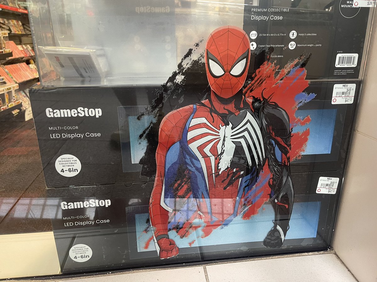 EvanFilarca's tweet photo. My local GameStop is preparing for the launch of Marvel’s Spider-Man 2, featuring some BRAND NEW PROMO ART for the game! #SpiderMan2PS5 #BeGreaterTogether 🕷🎮 https://t.co/tl1SM1YaXV