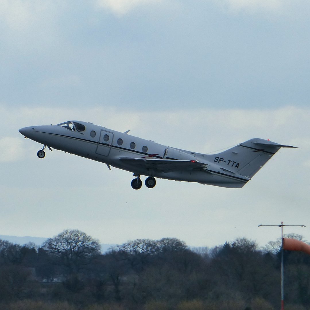 Michaelflying28's tweet photo. Smart Jet Hawker Beechcraft 400XP SP-TTA departing Manchester Airport for Nice Côte d'Azur Airport 26.2.23.
#smartjet #textronaviation #flybeechcraft #hawkerbeechcraft #beechcraft #hawker400 #beechcraft400 #hawkerbeechcraft400 #bizav #bizjet #bizjets #businessjet #businessjets https://t.co/oVWEpeesZh