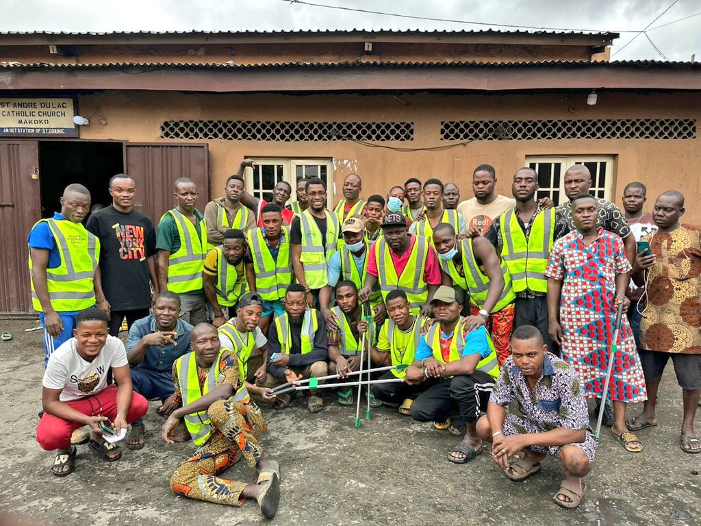 SamuelCOkorie's tweet photo. 4/4
WASH 4 URBAN SLUM
As part of the intervention to curb waste pollution in the Makoko community and enhance sanitation without excuse, I donated new shovels, waste bags, pickers, rakes, and packers and made financial support for subsequent actions.
#WASH #act
#Climatecrusader https://t.co/8JYvFdET0C