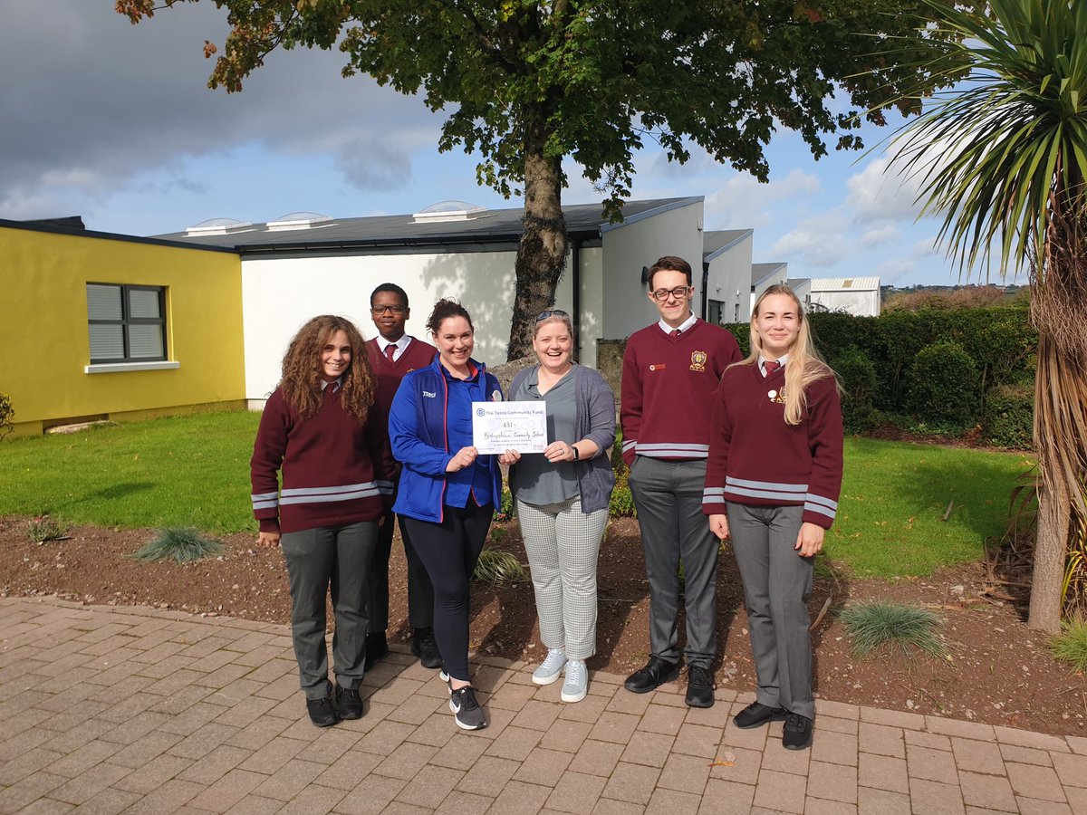 Great to have Aoife from @TescoIrl call to present our #TescoCommunityFund cheque to our new Student Council members. We're sure they have great plans to put the funds to good use! #WeAreBCS