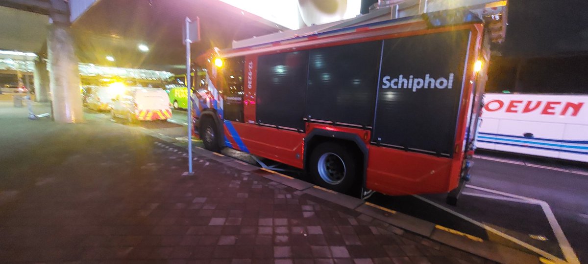 JohanKnuivers's tweet image. En door naar #Schiphol voor een brandmelding in de #spoor tunnel gelukkig niets aan de hand en gaan wij weer retour.#ProRail #Incidentenbestrijdersvanhetspoor