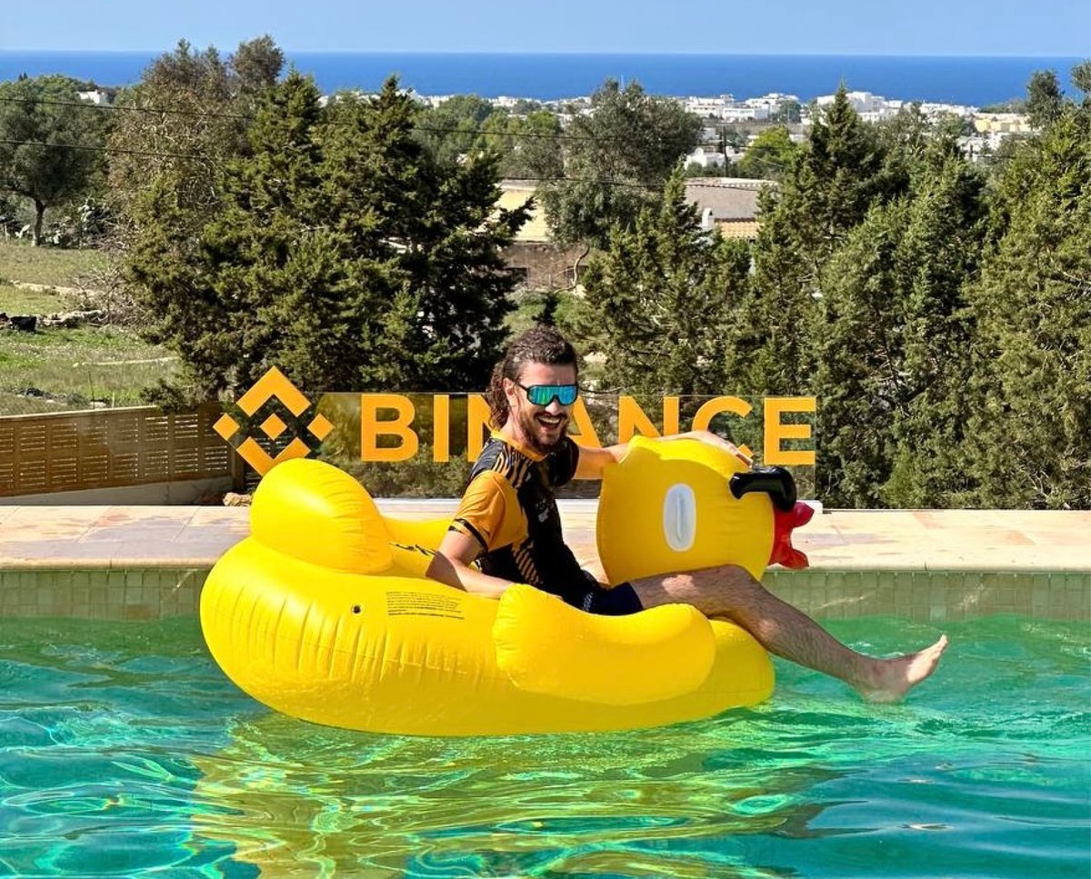 binance tweet picture