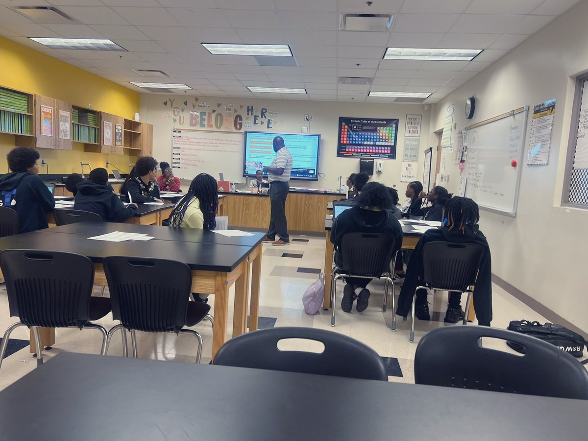 MrGuilford_RISE's tweet photo. Thanks @TommyMolden, Dr. Harris and Mr. Reeves from the Secondary Science team for coming out and supporting our @APSSylvanHills scholars with creating exciting Science Fair projects!  @TommyUsherAPS #MovingfromGOOD2GREAT #SylvanREADY🟡⚫️ https://t.co/BhFAaFWTen