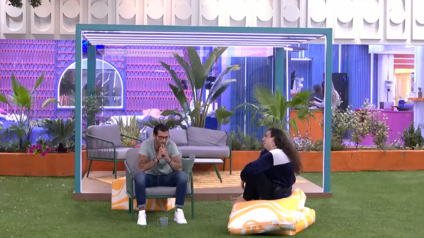 ghoficial's tweet image. Albert lanza flechas SIN PARAR: "Para que esto suba tu y yo tenemos que besarnos" 
Michael: "No, no, que no suba" 😂😂 

#GHVIP3O 

🔴mitele.es/directo/gh-vip…