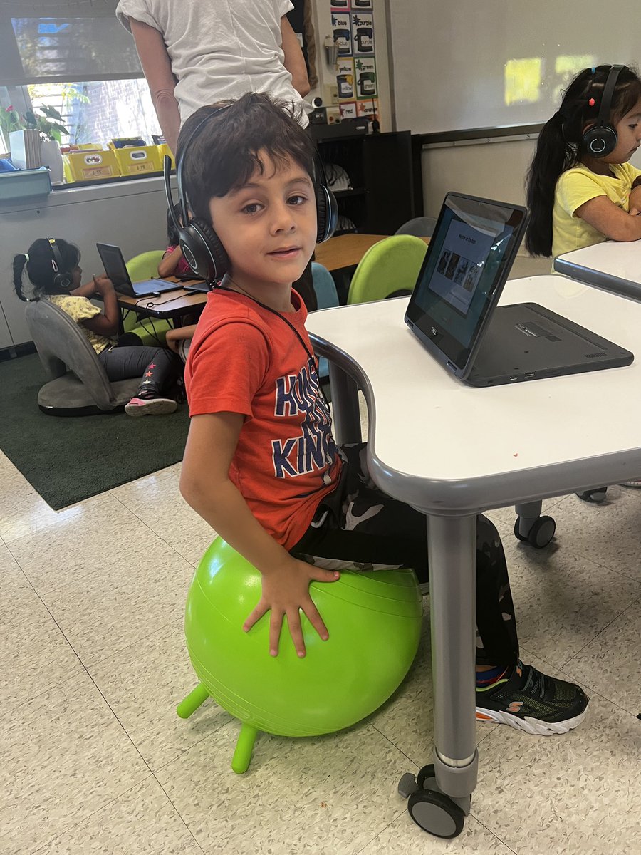 Team Newman is loving our surface seats and stability balls!  #flexibleseating #studentchoice #kindergarten