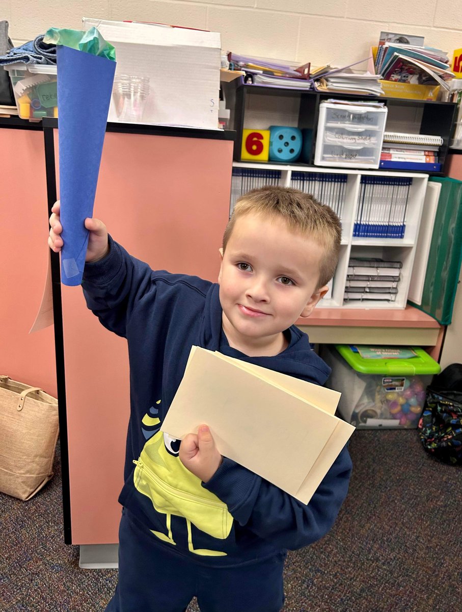 GMUCentral's tweet photo. PUTTING THE 'KIND' IN KINDERGARTEN!
Check out these random acts of kindness by our kindergarten kiddos on campus last month!
Visit our Facebook page to see more - especially all of the big hugs and smiles!
#GMUnity #GMUFamily #QualityOfTheJourney https://t.co/40uZqpunZY