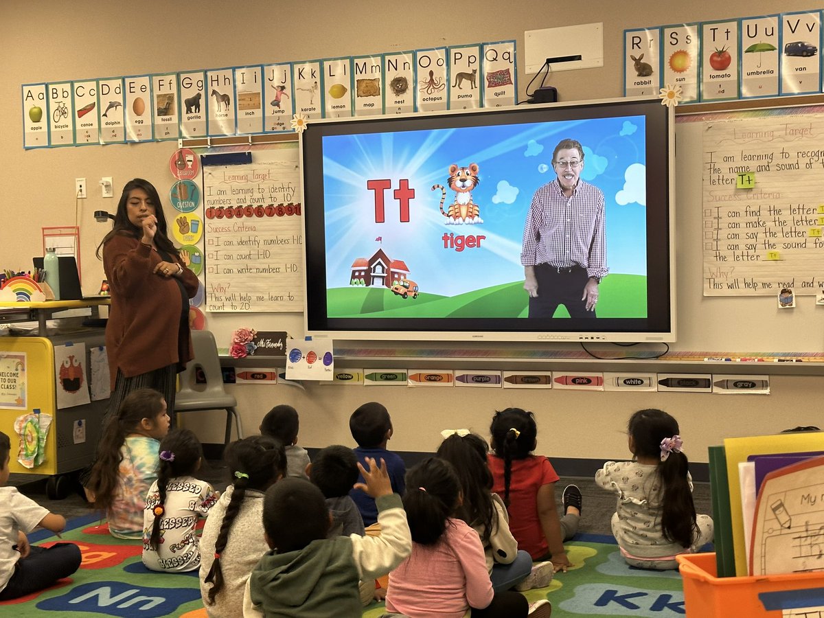 MCAKodiaks's tweet photo. When Tt is the letter of the week it just makes sense to transition to your table walking like a turtle. 
💚🐻🐢
#TKrocks #ProudtobeGUSD
@zjgalvan @LCortezGUSD @ErinRam831 https://t.co/c93BN1PUJL