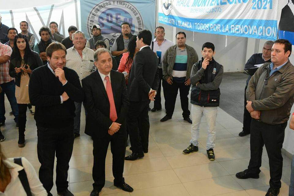 Feliz cumpleaños <a href="/LinaresCarlosCR/">Carlos Linares</a> que tenga un gran año y siga trabajando incansablemente como lo hace día a día por el bien de la gente!!!! Fuerte abrazo!! <a href="/SenadoArgentina/">Senado Argentina</a> @Senadores_Todos