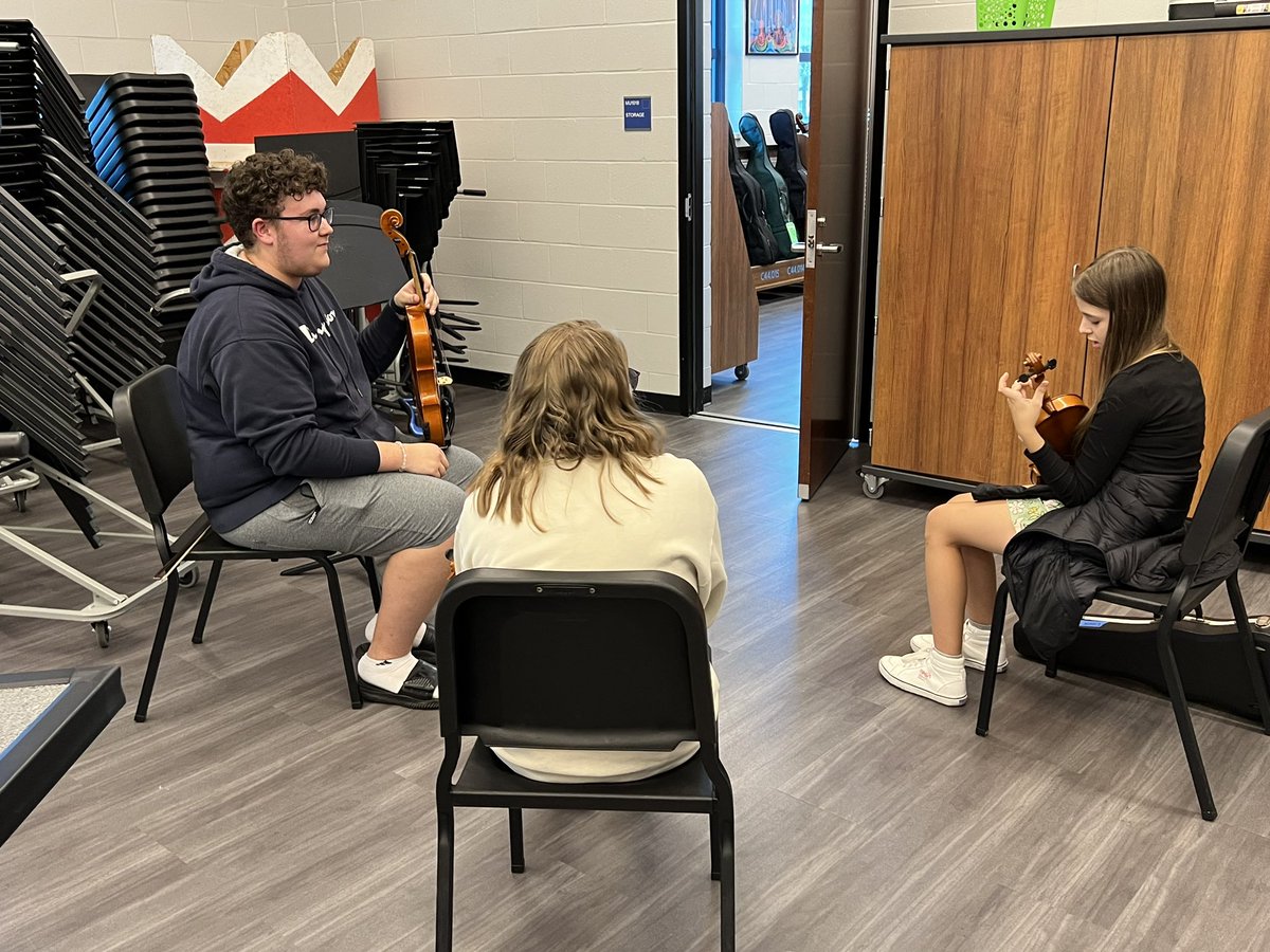 Our first ever Orchestra Buddies session is underway! This is a new mentorship program between <a href="/BCSDBrunswickHS/">Brunswick High School</a> and <a href="/BCSDBrunswickMS/">Brunswick Middle School</a> <a href="/BrunswickOrch/">Brunswick Orchestras</a> students! 🎻💙🤍
Miss this session? Look for the November 15th session sign up available starting next week!