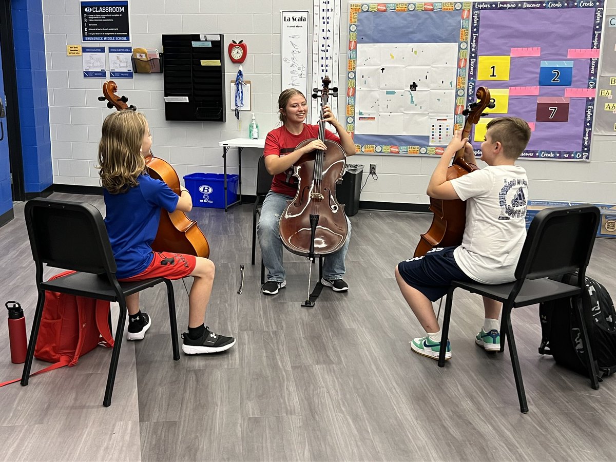 MrsErdman_Orch's tweet photo. Our first ever Orchestra Buddies session is underway! This is a new mentorship program between @BCSDBrunswickHS and @BCSDBrunswickMS @BrunswickOrch students! 🎻💙🤍
Miss this session? Look for the November 15th session sign up available starting next week! https://t.co/IncfMuKBuG